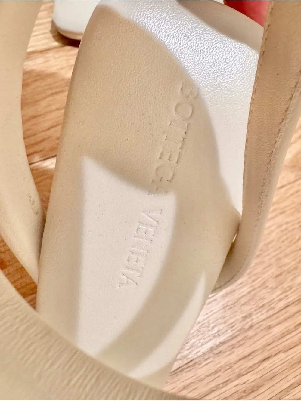 Bottega Veneta elegant ivory